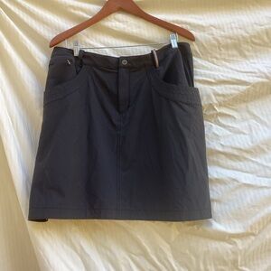 Sherpa outdoor Classic Black Mini Skirt, size 14